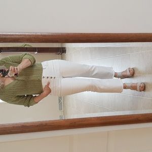 AEO Cropped Button Front White Jeans 10 Short